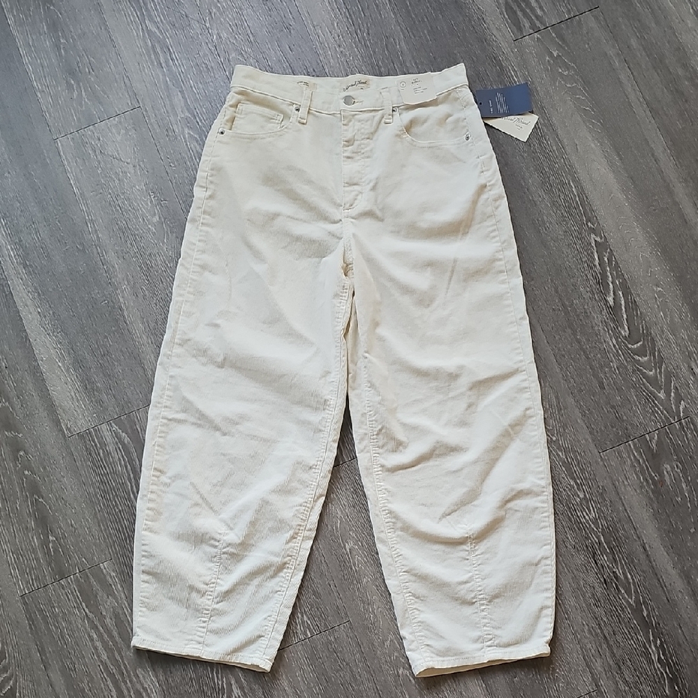 NWT ✨️Pearl White High Rise Corduroy Barrel Leg Pants
